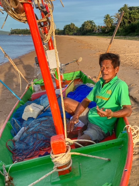 Fischer im Boot Chumphon Thailand