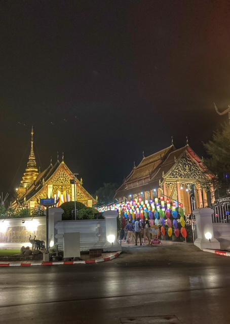 Tempel bei Nacht in Nan, reisen in den Norden von Thailand