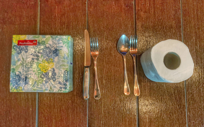Essen in Thailand, Tischmanieren, Messer und Gabel