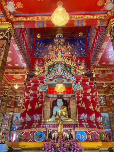 Maha That Wichiramongkol Tempel, zwischen Krabi und Phang Nga
