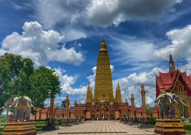 Maha That Wichiramongkol Tempel 12