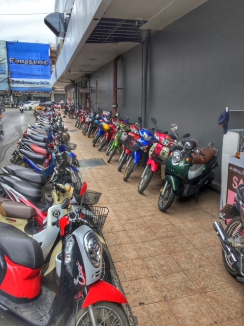 moped anstelle Fahrrad in Thailand preise honda yamaha
