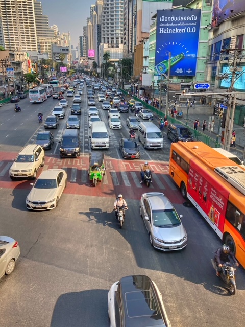 Asoke Kreuzung am morgen in bangkok