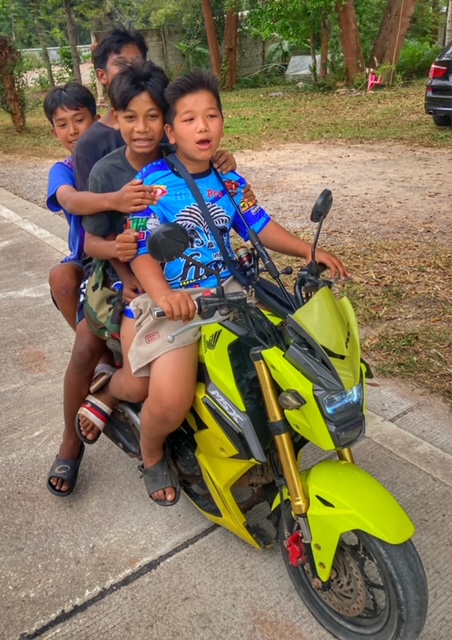 moped am golf von thailand, leben in chumphon