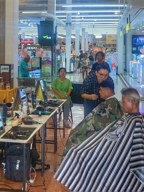 same same but different, im supermarkt haare schneiden kostenlos in chumphon thailand