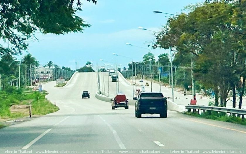 straßenbau von chumphon nach hua hin, staatliche infrastruktur in thailand 2025