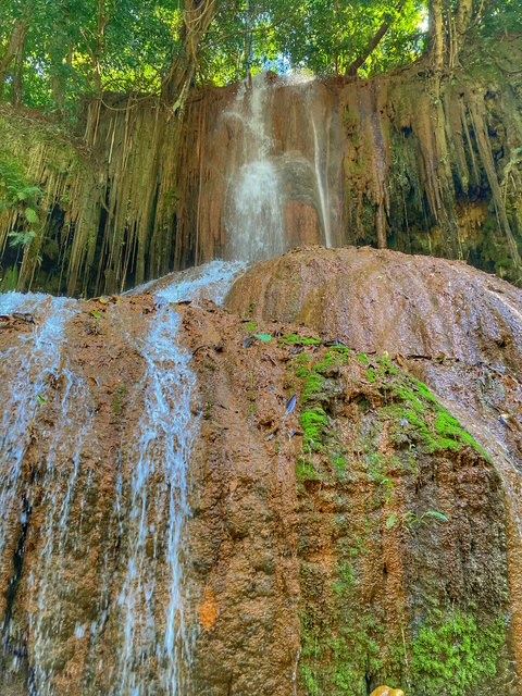 kleiner wasserfall in phayao