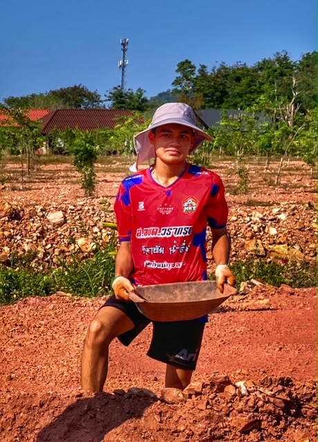 suan metawi, garten in thailand, jeder hilft mit
