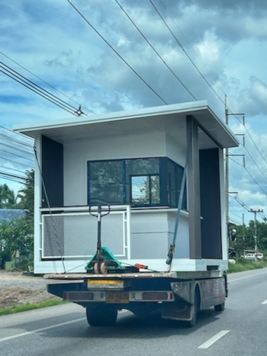 moderner laden auf der strasse