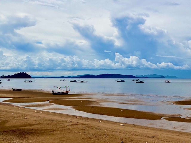 Pak Naam Chumphon, Paradonphap Strand, Thailand